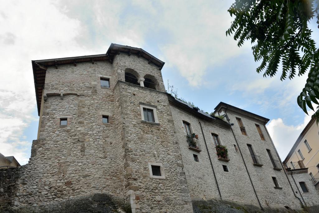 Residence La Piscina Isola del Gran Sasso d'Italia Exterior photo